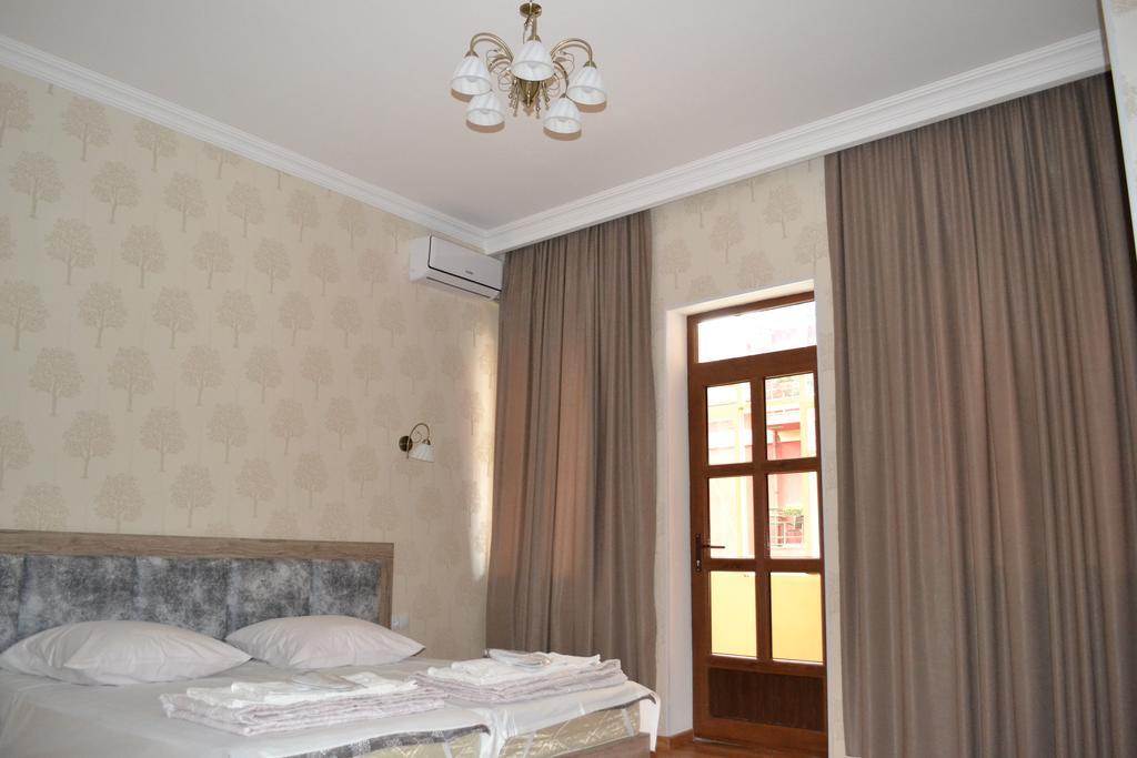 Guest House Rafael Tbilisi Esterno foto